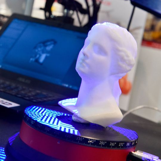 Der weltweite Umsatz mit 3D-Druck steigt, die Kosten sinken. Entsprechend positiv schaut die Branche in die Zukunft. Der weltweite Umsatz mit 3D-Druck steigt, die Kosten sinken. Entsprechend positiv schaut die Branche in die Zukunft.