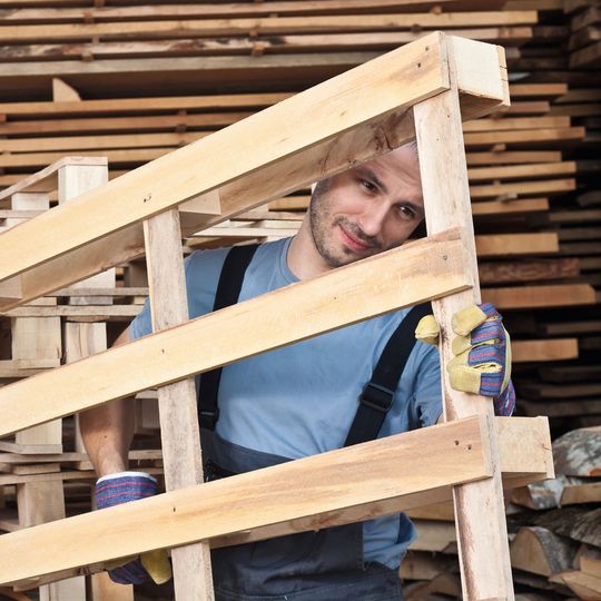 Die Transportpaletten der DIY-Branche bestehen im Unterschied zur Europalette häufig aus verschiedensten Größen und Typen. Die Transportpaletten der DIY-Branche bestehen im Unterschied zur Europalette häufig aus verschiedensten Größen und Typen.