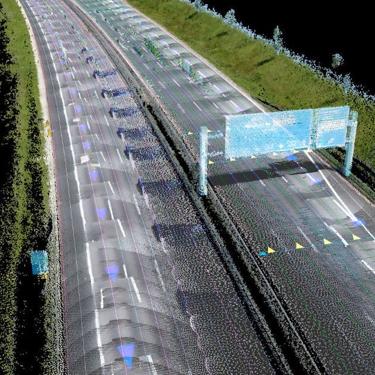 In den Niederlanden soll bald ein schneller Datenaustausch zwischen Verkehrsteilnehmern möglich werden, um Informationen über Straßen- und Verkehrszustände zu tauschen. In den Niederlanden soll bald ein schneller Datenaustausch zwischen Verkehrsteilnehmern möglich werden, um Informationen über Straßen- und Verkehrszustände zu tauschen.