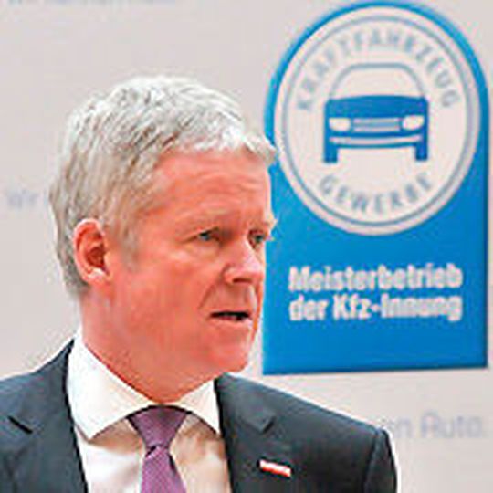 Holger Schwannecke, Generalsekretär des Zentralverbands des deutschen Handwerks, gratulierte dem ZDK zu dessen Beitrag zur deutschen Einheit. Holger Schwannecke, Generalsekretär des Zentralverbands des deutschen Handwerks, gratulierte dem ZDK zu dessen Beitrag zur deutschen Einheit.