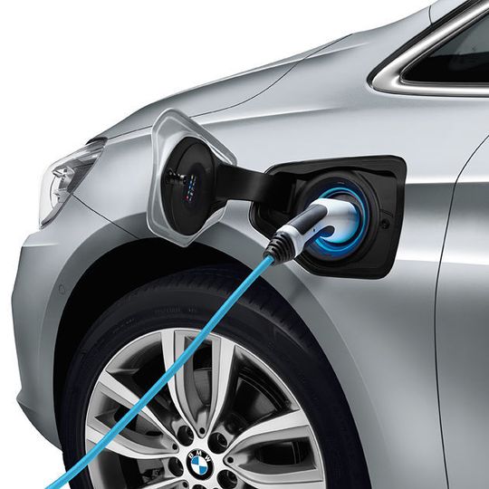 BMW startete im Werk Leipzig die Serienproduktion des BMW 225xe, das zweite Modell mit Plug-in-Hybrid-Antrieb. BMW startete im Werk Leipzig die Serienproduktion des BMW 225xe, das zweite Modell mit Plug-in-Hybrid-Antrieb.
