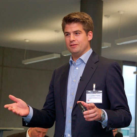 Viastore-Geschäftsführer Philipp Hahn-Woernle: „Der deutsche Maschinen-, Anlagen- und Komponentenbau ist einer unserer wichtigsten Kundenkreise.“ Viastore-Geschäftsführer Philipp Hahn-Woernle: „Der deutsche Maschinen-, Anlagen- und Komponentenbau ist einer unserer wichtigsten Kundenkreise.“