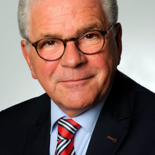 Rainer Kunkel übernimmt zum 1. Januar 2016 den Strategiebereich Business Development "Kleben und Dichten" innerhalb der Hilger u. Kern/Dopag Gruppe. Rainer Kunkel übernimmt zum 1. Januar 2016 den Strategiebereich Business Development "Kleben und Dichten" innerhalb der Hilger u. Kern/Dopag Gruppe.