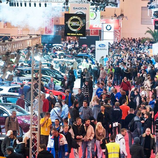 Mekka der Tuning-Szene: Die 48. Essen Motor Show öffnet vom 28. November bis 6. Dezember ihre Tore. Die Veranstalter erwarten rund 500 Aussteller und über 300.000 Besucher. Mekka der Tuning-Szene: Die 48. Essen Motor Show öffnet vom 28. November bis 6. Dezember ihre Tore. Die Veranstalter erwarten rund 500 Aussteller und über 300.000 Besucher.