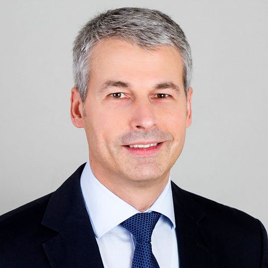 Michael Hannawald wurde zum 1. April 2016 als Präsidenten von Renesas Electronics Europe ernannt. Michael Hannawald wurde zum 1. April 2016 als Präsidenten von Renesas Electronics Europe ernannt.