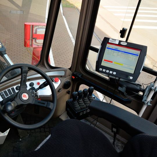 Die Mitarbeiter im Lager können mit einem Blick in die mobile Lösung alle Warenbewegungen lückenlos nachverfolgen und sind so jederzeit über den Ablageplatz der Rohre jederzeit informiert. Die Mitarbeiter im Lager können mit einem Blick in die mobile Lösung alle Warenbewegungen lückenlos nachverfolgen und sind so jederzeit über den Ablageplatz der Rohre jederzeit informiert.