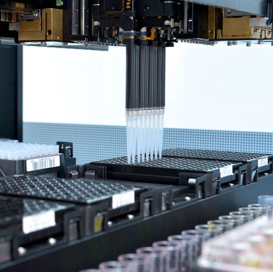 Die Positionierung der Pipettierspitzen muss äußerst exakt erfolgen. Die Positionierung der Pipettierspitzen muss äußerst exakt erfolgen.