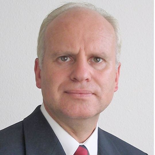 „Im Portfolio der EFB befinden sich derzeit circa 180 Projekte, wovon sich etwa 20 im Kern und weitere begleitend mit dem Thema Presshärten beschäftigen“, sagt Dr. Norbert Wellmann, Geschäftsführer der EFB Europäische Forschungsgesellschaft für Blechverarbeitung e.V. „Im Portfolio der EFB befinden sich derzeit circa 180 Projekte, wovon sich etwa 20 im Kern und weitere begleitend mit dem Thema Presshärten beschäftigen“, sagt Dr. Norbert Wellmann, Geschäftsführer der EFB Europäische Forschungsgesellschaft für Blechverarbeitung e.V.