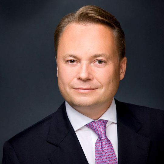 Hellmann Worldwide Logistics hat Dr. Thomas Knecht in die Geschäftsführung berufen. Hellmann Worldwide Logistics hat Dr. Thomas Knecht in die Geschäftsführung berufen.