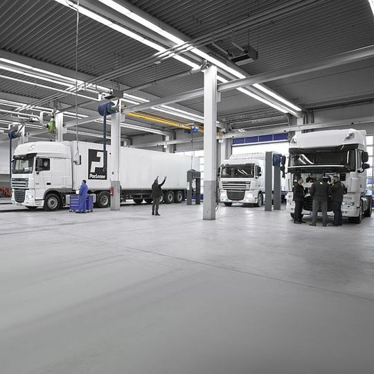 Aufgeräumte Werkstatt, saubere Arbeit: DAF-Händler BTS in Dortmund. Aufgeräumte Werkstatt, saubere Arbeit: DAF-Händler BTS in Dortmund.