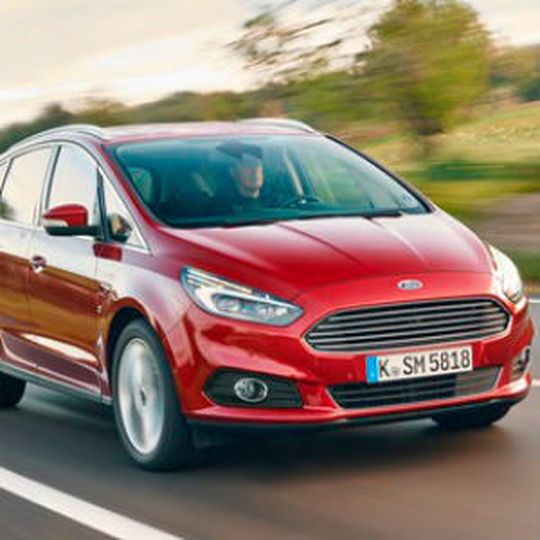 Der neue Ford S-Max fiel bei der Restwertbetrachtung besonders positiv auf: Er ist nach vier Jahren noch 47,5 Prozent des Neupreises wert. Der neue Ford S-Max fiel bei der Restwertbetrachtung besonders positiv auf: Er ist nach vier Jahren noch 47,5 Prozent des Neupreises wert.