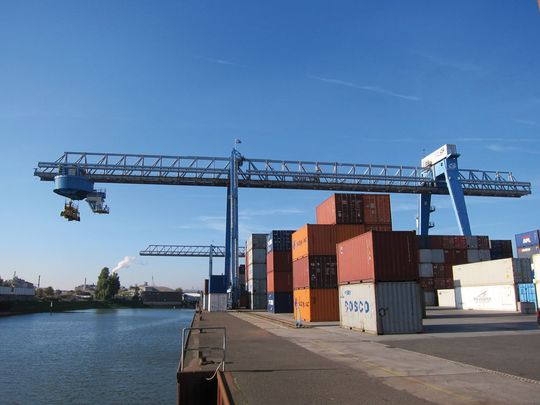 Für die Containerbrücke im Terminal der Contargo entwickelte Tsubaki Kabelschlepp ein schlüsselfertiges Energieführungssystem.