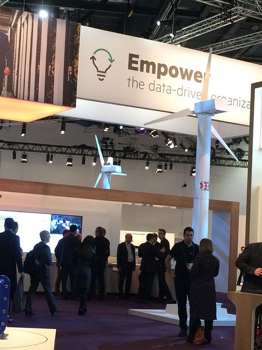 Um Windparks besser steuern zu können, muss man sie vernetzen.