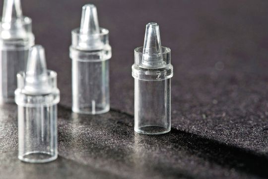 Die Nadelhalter sind mit einer Sollbruchstelle versehen, die es unmöglich macht, Einwegspritzen mehrfach zu verwenden. Die Nadelhalter sind mit einer Sollbruchstelle versehen, die es unmöglich macht, Einwegspritzen mehrfach zu verwenden.