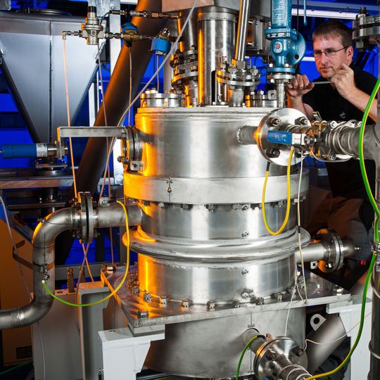 Der Reaktor als Herzstück der Kalkspeicheranlage: Am DLR-Institut für Technische Thermodynamik entwickelten Wissenschaftler eine effizientere Methode, Kalk als Wärmespeicher zu nutzen. Der Reaktor als Herzstück der Kalkspeicheranlage: Am DLR-Institut für Technische Thermodynamik entwickelten Wissenschaftler eine effizientere Methode, Kalk als Wärmespeicher zu nutzen.