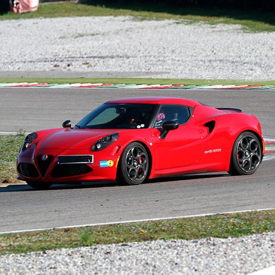 Bilstein hat für den Alfa Romeo 4c ein neues Sportfahrwerk entwickelt, dass auch für die Rennstrecke geeignet ist. Bilstein hat für den Alfa Romeo 4c ein neues Sportfahrwerk entwickelt, dass auch für die Rennstrecke geeignet ist.