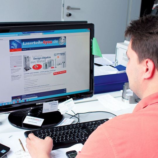 Wenn es beim Onlinebestellvorgang einmal haken sollte, kann man sich bei H. P. Kaysser Rat bei einem Team erfahrener Mitarbeiter holen. Wenn es beim Onlinebestellvorgang einmal haken sollte, kann man sich bei H. P. Kaysser Rat bei einem Team erfahrener Mitarbeiter holen.
