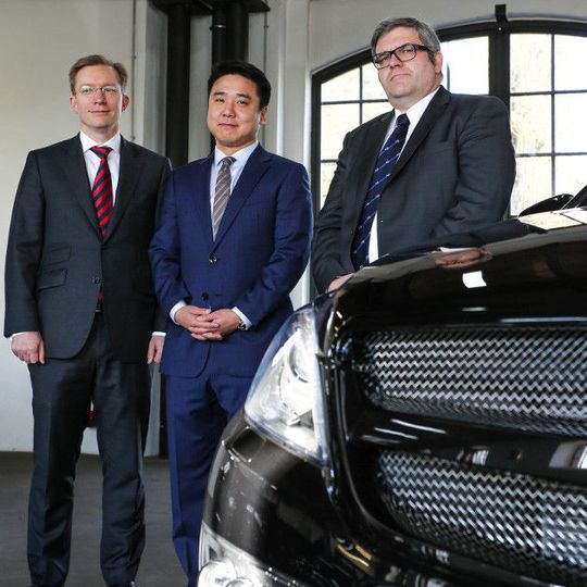 Der koreanische Automobilzulieferer Sambo Motors hat den deutschen Automobil-Veredler Carlsson übernommen. Der koreanische Automobilzulieferer Sambo Motors hat den deutschen Automobil-Veredler Carlsson übernommen.