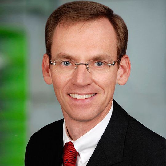 Joachim Tosstorff steht ab sofort an der Spitze des Bereichs Climate Control Systems bei der Eberspächer Gruppe. Joachim Tosstorff steht ab sofort an der Spitze des Bereichs Climate Control Systems bei der Eberspächer Gruppe.