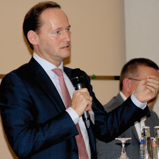 Industrie 4.0 sei nicht einfach nur die logische Fortsetzung der Automatisierungstechnik, erklärt Dr. Uwe Liebelt, President Project BASF 4.0. Industrie 4.0 sei nicht einfach nur die logische Fortsetzung der Automatisierungstechnik, erklärt Dr. Uwe Liebelt, President Project BASF 4.0.