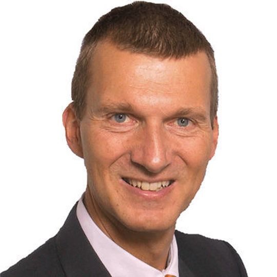 Stephan zur Werth, NXP Semiconductors Germany und Vorsitzender der Fachgruppe 'Halbleiter' des ZVEI: "Der deutsche Halbleitermarkt folgt weiterhin dem seit 2012 in Euro zu beobachtenden Wachstum von durchschnittlich knapp 6% im Jahr." Stephan zur Werth, NXP Semiconductors Germany und Vorsitzender der Fachgruppe 'Halbleiter' des ZVEI: "Der deutsche Halbleitermarkt folgt weiterhin dem seit 2012 in Euro zu beobachtenden Wachstum von durchschnittlich knapp 6% im Jahr."