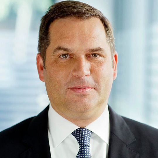 Richard Hell ist neuer Vice President im Beratungsbereich Automotive und Manufacturing Industries der Managementberatung Oliver Wyman. Richard Hell ist neuer Vice President im Beratungsbereich Automotive und Manufacturing Industries der Managementberatung Oliver Wyman.