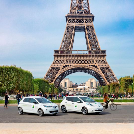 Die rein elektrisch betriebene Renault-Nissan Automobilflotte hat zur UN-Klimakonferenz (COP21) in Paris 175.000 km ohne jegliche CO2-Emissionen im Fahrbetrieb zurückgelegt. Die rein elektrisch betriebene Renault-Nissan Automobilflotte hat zur UN-Klimakonferenz (COP21) in Paris 175.000 km ohne jegliche CO2-Emissionen im Fahrbetrieb zurückgelegt.