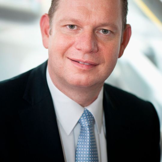 Dr. Peter Laier (47) übernimmt zum 01.01.2016 den Vorstand für den Unternehmensbereich Systeme für Nutzfahrzeuge bei Knorr-Bremse. Dr. Peter Laier (47) übernimmt zum 01.01.2016 den Vorstand für den Unternehmensbereich Systeme für Nutzfahrzeuge bei Knorr-Bremse.