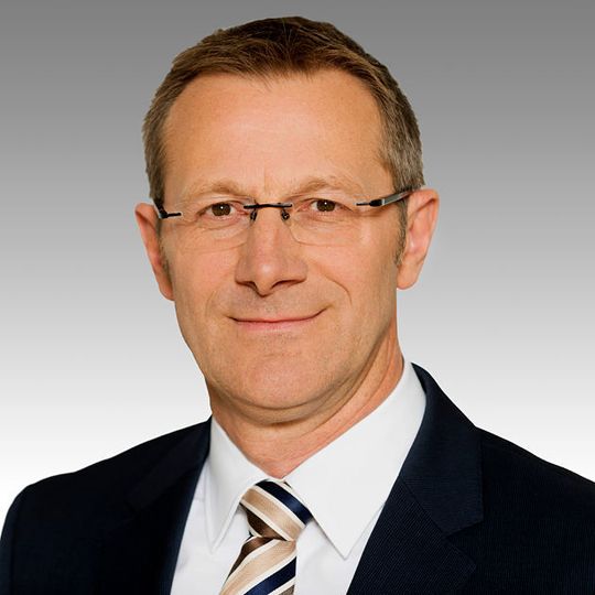 Zum 1. Februar 2016 übernimmt Rolf Najork (53) den Vorstandsvorsitz und die Verantwortung Entwicklung bei Bosch Rexroth. Zum 1. Februar 2016 übernimmt Rolf Najork (53) den Vorstandsvorsitz und die Verantwortung Entwicklung bei Bosch Rexroth.