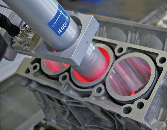 The close links between measurement technology and production will be shown at the Metav (photo: 360° all-round view in cylinder bores). The close links between measurement technology and production will be shown at the Metav (photo: 360° all-round view in cylinder bores).