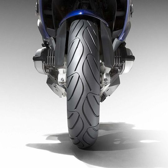 Der neue Dunlop Roadsmart 3 zeigt ein interessantes Profilbild. Der neue Dunlop Roadsmart 3 zeigt ein interessantes Profilbild.