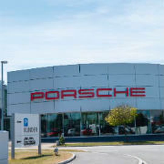 Der niederbayerische Porsche-Händler AVP schafft den Sprung auf das Siegertreppchen beim Internet Sales Award. Der niederbayerische Porsche-Händler AVP schafft den Sprung auf das Siegertreppchen beim Internet Sales Award.