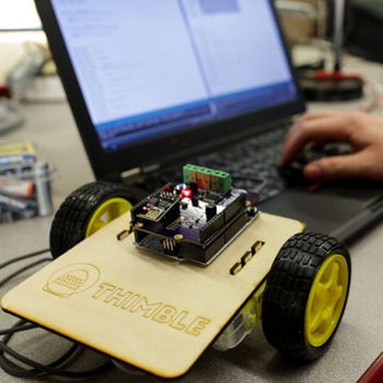 Kickstarter-Projekt Thimble: Monatlich neue geführte Tutorials und Bausatzteile für Raspberry-Pi-basierte Gadgets. Kickstarter-Projekt Thimble: Monatlich neue geführte Tutorials und Bausatzteile für Raspberry-Pi-basierte Gadgets.