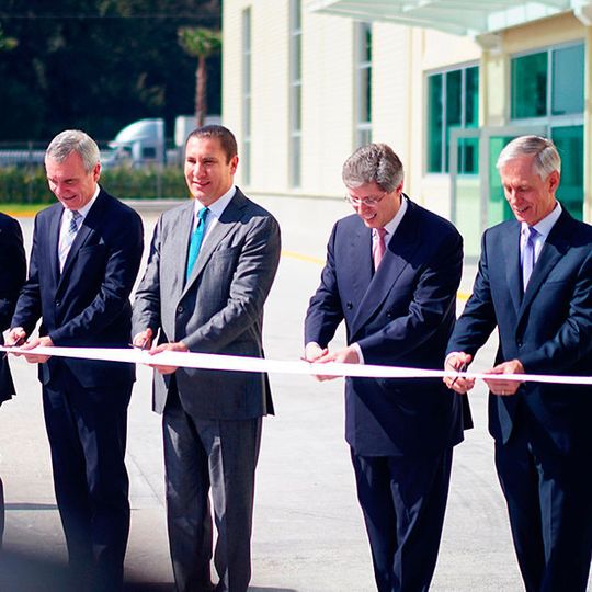 Feierliche Eröffnung des neuen Schaeffler-Werkes in Puebla, Mexiko, unter anderem mit Norbert Indlekofer, Vorstand Automotive der Schaeffler AG, Rafael Moreno Valle, Gouverneur des Bundesstaates Puebla, Georg F. W. Schaeffler, Aufsichtsratsvor-sitzender der Schaeffler AG und Bruce Warmbold, CEO Americas Schaeffler (von links). Feierliche Eröffnung des neuen Schaeffler-Werkes in Puebla, Mexiko, unter anderem mit Norbert Indlekofer, Vorstand Automotive der Schaeffler AG, Rafael Moreno Valle, Gouverneur des Bundesstaates Puebla, Georg F. W. Schaeffler, Aufsichtsratsvor-sitzender der Schaeffler AG und Bruce Warmbold, CEO Americas Schaeffler (von links).