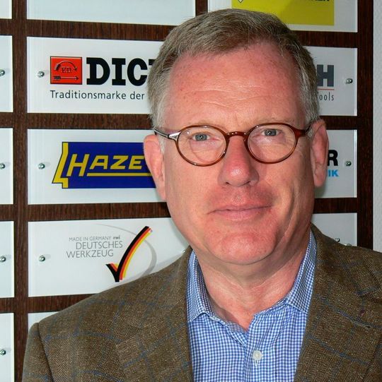 Rainer Langelüddecke ist als Verbandsgeschäftsführer in der Werkzeugindustrie nun auch für die Pinsel- und Bürstenindustrie tätig. Rainer Langelüddecke ist als Verbandsgeschäftsführer in der Werkzeugindustrie nun auch für die Pinsel- und Bürstenindustrie tätig.