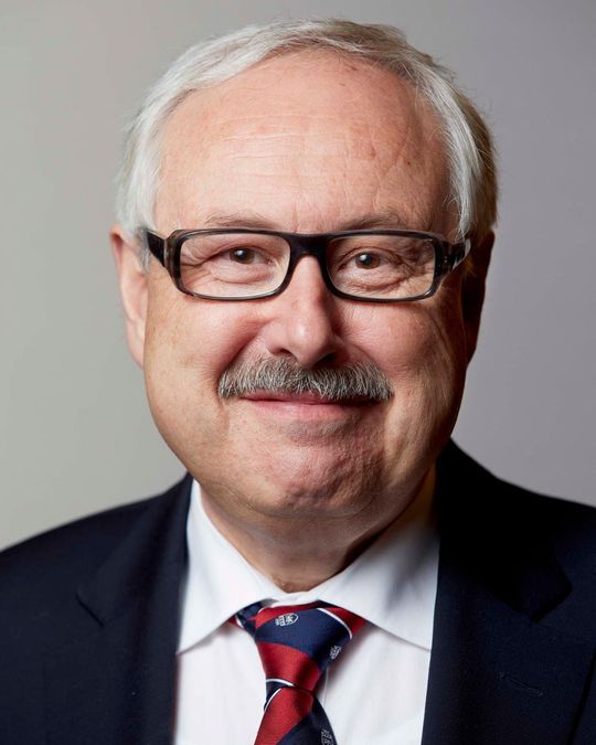Michael Ziesemer wird zum zum 31. Mai 2016 seine Tätigkeit im Executive Board als Chief Operating Officer und Stellvertreter des CEO beenden und in den Verwaltungsrat wechseln. Michael Ziesemer wird zum zum 31. Mai 2016 seine Tätigkeit im Executive Board als Chief Operating Officer und Stellvertreter des CEO beenden und in den Verwaltungsrat wechseln.