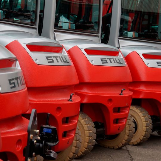Still-Elektrostapler sind für Scholpp in sechs Produktionswerken von Daimler im Einsatz. Still-Elektrostapler sind für Scholpp in sechs Produktionswerken von Daimler im Einsatz.