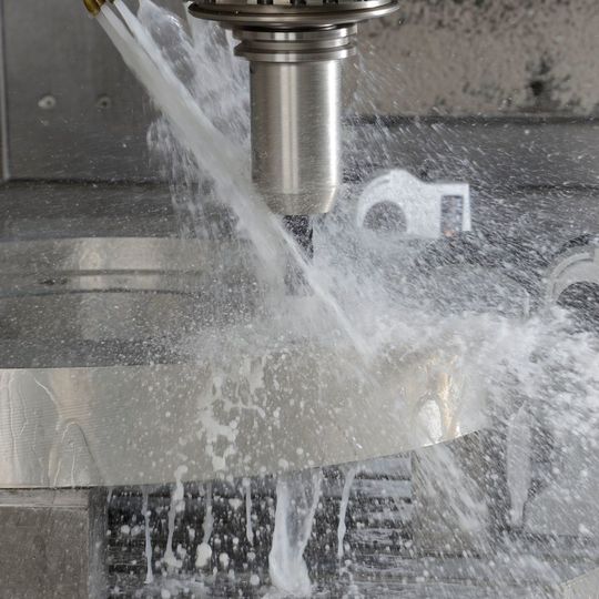 Kühlung einer CNC-Fräsmaschine. Kühlung einer CNC-Fräsmaschine.