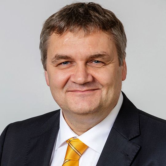 Claus Peter Spille (47) ist neuer Geschäftsbereichsleiter von ContiTech Air Spring Systems. Claus Peter Spille (47) ist neuer Geschäftsbereichsleiter von ContiTech Air Spring Systems.