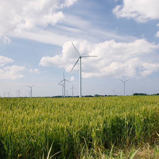 Die Stromerzeugung aus Erneuerbaren Energien wird sich im Zeitraum 2012 bis 2040 etwa verdreifachen, so die Prognosen der Internationalen Energie Agentur IEA. Das Problem dabei: Wind und Sonne sind volatil. Die Energiemengen, die sie zur Verfügung stellen, richten sich nicht nach dem aktuellen Bedarf, sondern unterliegen starken Schwankungen. Um zukünftig große Energiemengen aus erneuerbaren Ressourcen speichern zu können, werden flexible Stromspeicher wie die Redox-Flow-Batterie benötigt. Die Stromerzeugung aus Erneuerbaren Energien wird sich im Zeitraum 2012 bis 2040 etwa verdreifachen, so die Prognosen der Internationalen Energie Agentur IEA. Das Problem dabei: Wind und Sonne sind volatil. Die Energiemengen, die sie zur Verfügung stellen, richten sich nicht nach dem aktuellen Bedarf, sondern unterliegen starken Schwankungen. Um zukünftig große Energiemengen aus erneuerbaren Ressourcen speichern zu können, werden flexible Stromspeicher wie die Redox-Flow-Batterie benötigt.