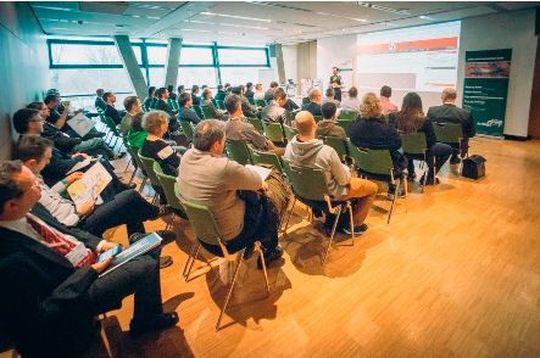 Unter dem Motto Business 4.0 für den Mittelstand richtet sich die IT&MEDIA und der FUTUREcongress branchenübergreifend noch stärker als bisher an mittelständische und große Unternehmen. Unter dem Motto Business 4.0 für den Mittelstand richtet sich die IT&MEDIA und der FUTUREcongress branchenübergreifend noch stärker als bisher an mittelständische und große Unternehmen.