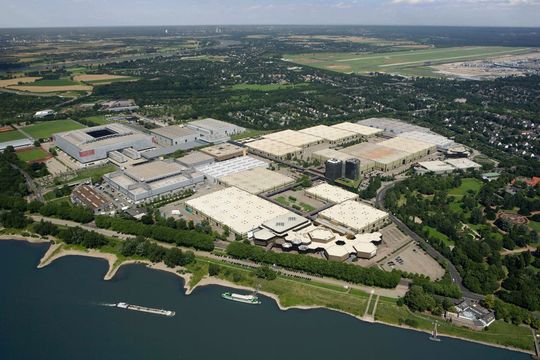 In den Hallen 14 bis 17 des Messegeländes Düsseldorf findet die Metav 2016 statt. In den Hallen 14 bis 17 des Messegeländes Düsseldorf findet die Metav 2016 statt.