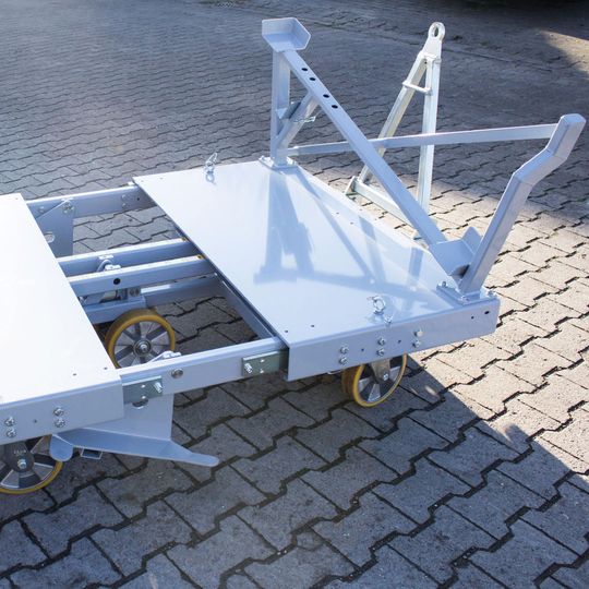 Der Flipper Standard Transportwagen lässt sich beidseitig bis zu 300 mm ausziehen und ist in der Lage bis zu 1,5 t zu transportieren. Der Flipper Standard Transportwagen lässt sich beidseitig bis zu 300 mm ausziehen und ist in der Lage bis zu 1,5 t zu transportieren.