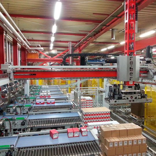 Automatisierte Kapazitätsauslastung der Palettierroboter innerhalb der zentralen Palettierung. Automatisierte Kapazitätsauslastung der Palettierroboter innerhalb der zentralen Palettierung.