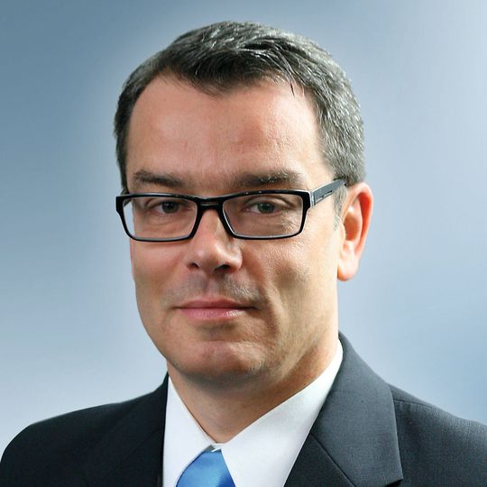 Michael Lang ist gelernter Betriebswirt und verfügt über mehr als 25 Jahre Berufserfahrung im Bereich der Normalien. Michael Lang ist gelernter Betriebswirt und verfügt über mehr als 25 Jahre Berufserfahrung im Bereich der Normalien.