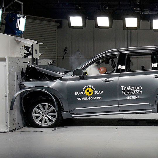 Der Volvo XC90 erhielt beim NCAP-Crashtest vergangenes Jahr die beste Bewertung aller geprüften Autos. Der Volvo XC90 erhielt beim NCAP-Crashtest vergangenes Jahr die beste Bewertung aller geprüften Autos.
