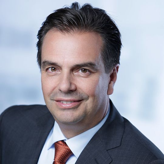 Mit dem 1. Februar 2016 übernimmt Oliver Schubert die Funktion des COO der ZKW Gruppe. Mit dem 1. Februar 2016 übernimmt Oliver Schubert die Funktion des COO der ZKW Gruppe.