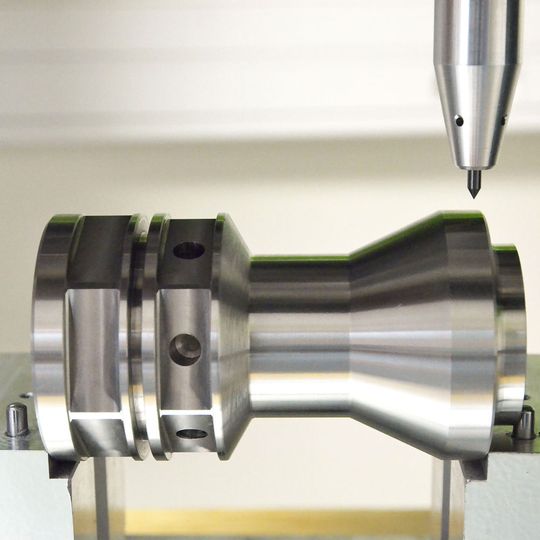 Das neuartige 3D-Markierwerkzeug von Gravotech beschriftet Bauteile jeglicher Geometrie. Das neuartige 3D-Markierwerkzeug von Gravotech beschriftet Bauteile jeglicher Geometrie.