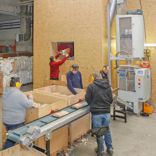 Für die Produktion der Polsterkissen wird nur wenig Platz benötigt. Für die Produktion der Polsterkissen wird nur wenig Platz benötigt.