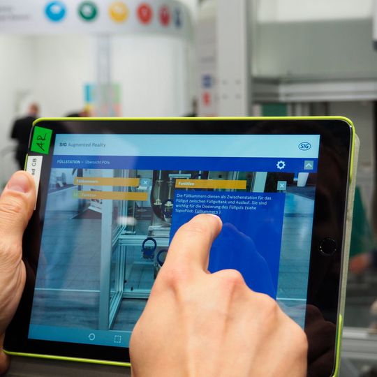 Mobile Technische Dokumentation + Virtuelle Realität = „Augmented Documentation“ Mobile Technische Dokumentation + Virtuelle Realität = „Augmented Documentation“